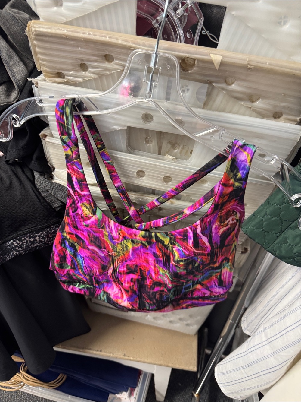 Lululemon energy bra size 6 // 083016